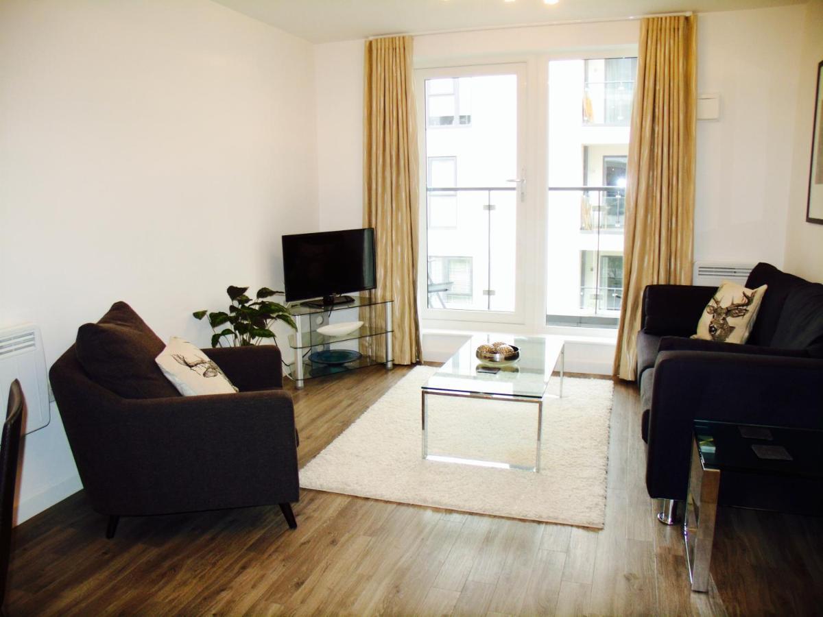 New Central Woking 1 And 2 Bedroom Apartments With Free Gym, Close To Train Station 외부 사진