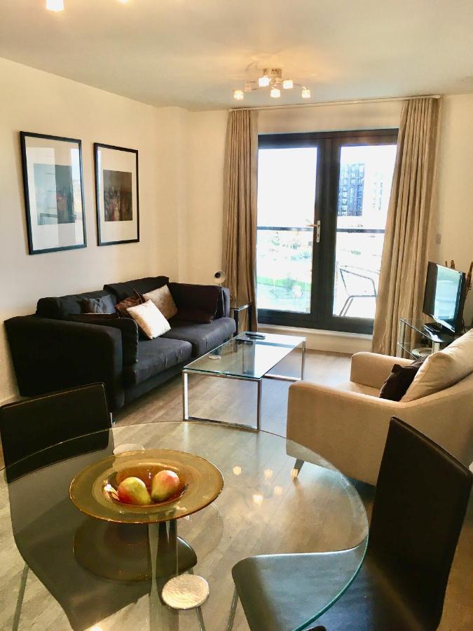 New Central Woking 1 And 2 Bedroom Apartments With Free Gym, Close To Train Station 외부 사진