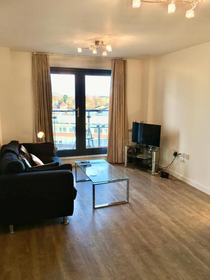 New Central Woking 1 And 2 Bedroom Apartments With Free Gym, Close To Train Station 외부 사진